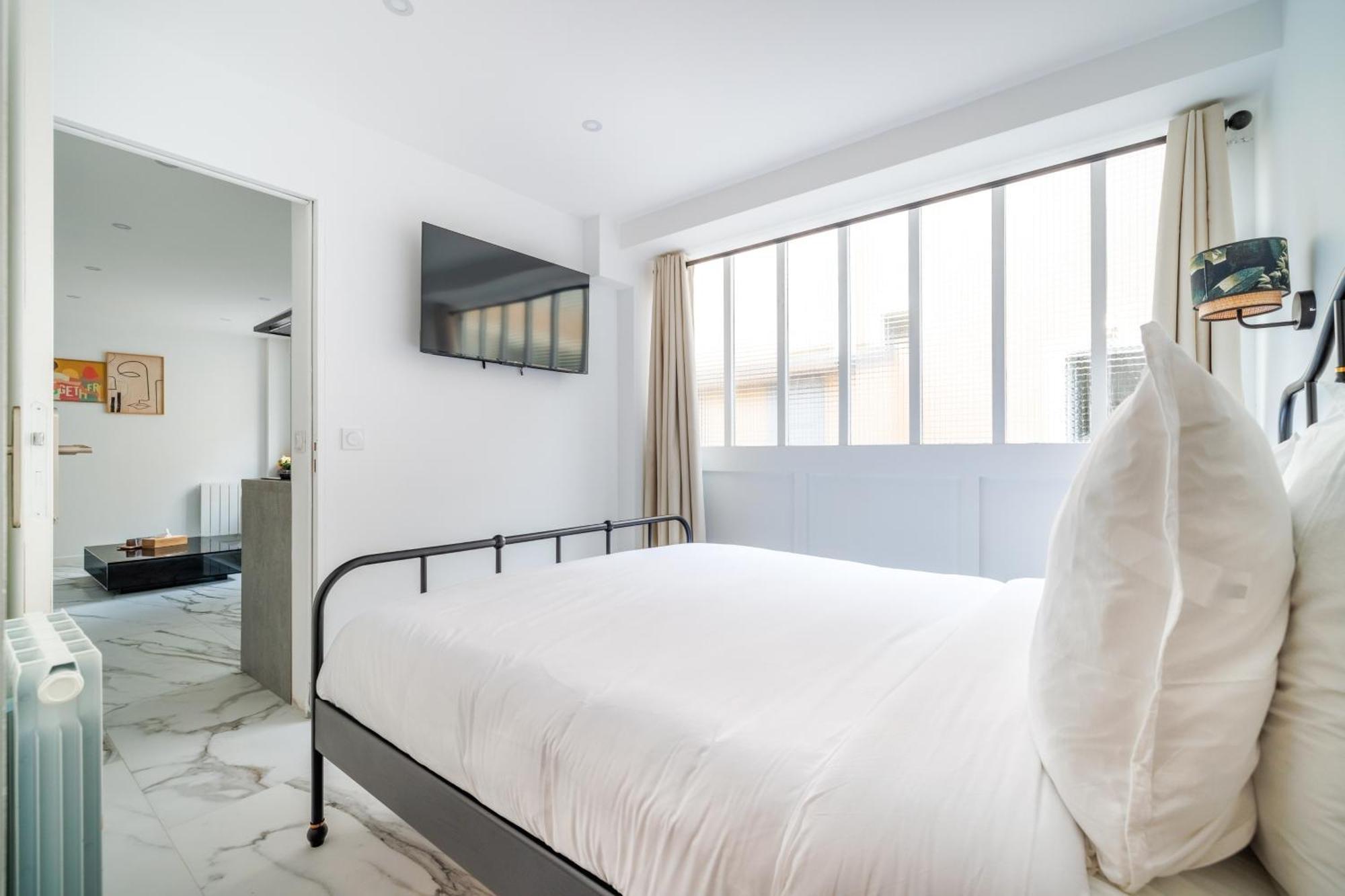 Spacious Flat For 4 People #1 アニエール エクステリア 写真