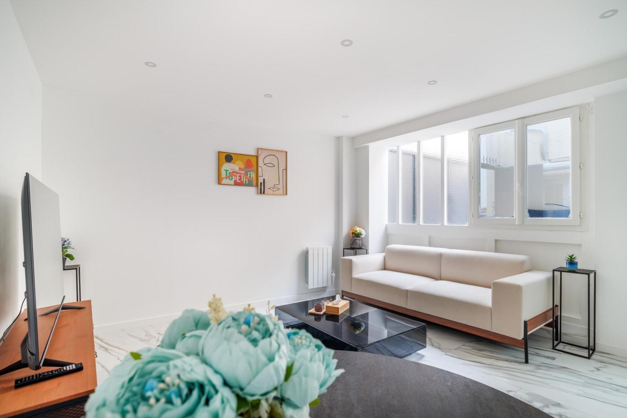 Spacious Flat For 4 People #1 アニエール エクステリア 写真