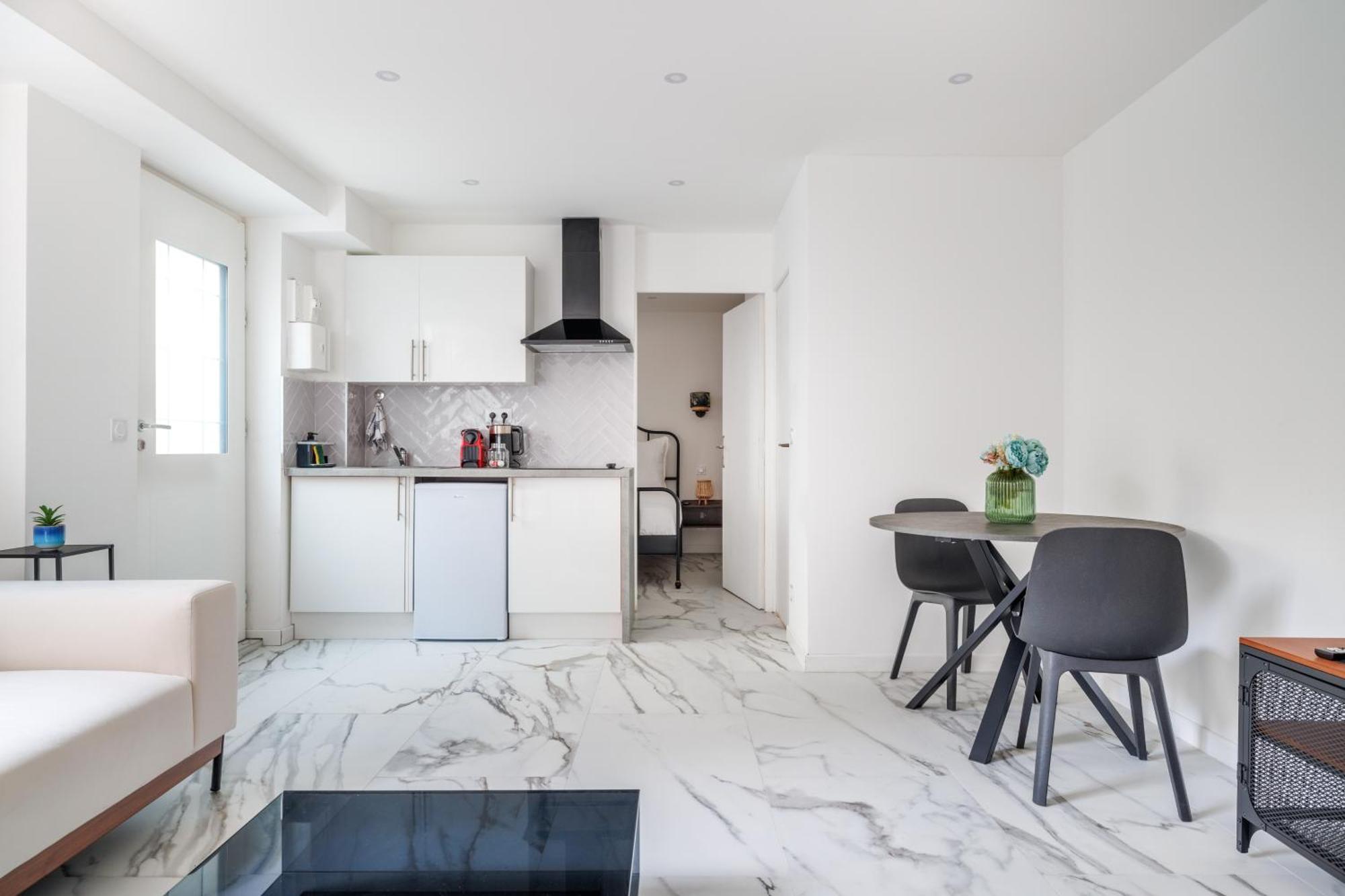 Spacious Flat For 4 People #1 アニエール エクステリア 写真
